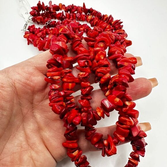 Beautiful three strand coral chip statement necklace with 925 clasp! - Picture 3 of 10